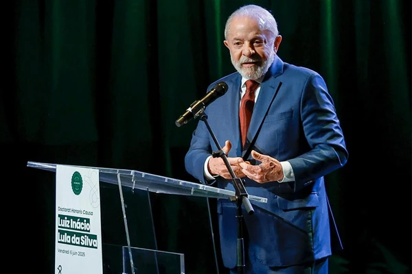 Lula recebe título de Doutor Honoris Causa da Universidade de Paris 8 por Ricardo Stuckert/PR
