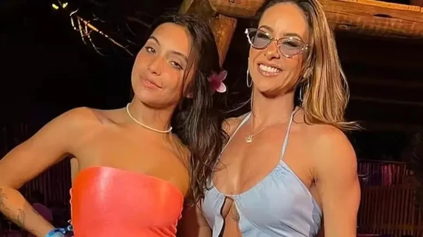 Mãe de Vanessa Lopes mostra resultado de cirurgia íntima  por Reprodução/Redes Sociais  