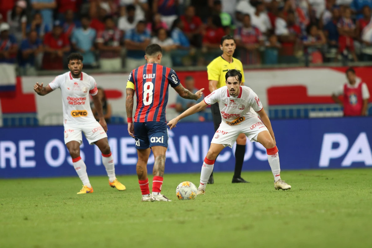 Bahia e Náutico se enfrentaram na Fonte Nova por Nara Gentil/CORREIO