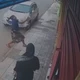 Imagem - Mulher salva cachorro que despencou de prédio no DF; VÍDEO