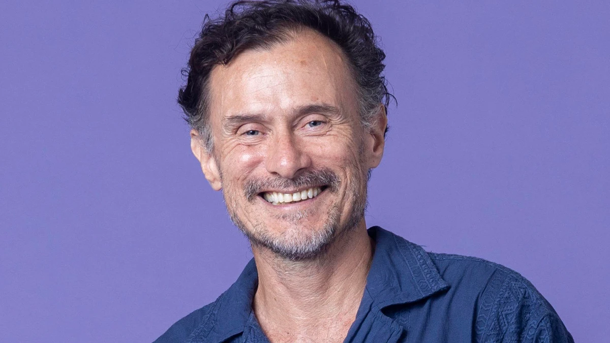 Enrique Díaz – Ator peruano que conquistou espaço no teatro e na televisão por Reprodução