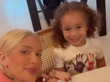 Imagem - Karoline Lima encomenda bolo em formato de jacaré para filha e valor assusta; veja
