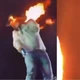 Imagem - Sertanejo Léo sofre queimaduras no rosto após explosão de máquina de fogo em show