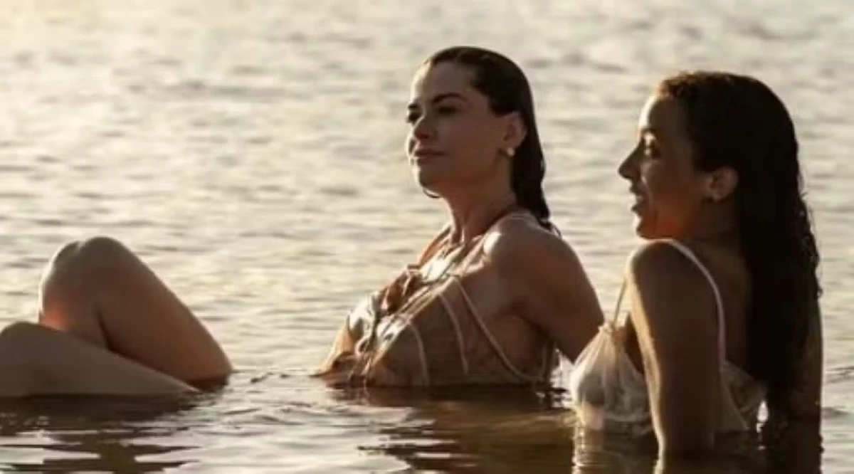 Alinne Moraes e Alice Carvalho vivem romance em novela 'Guerreiros do sol' por Reprodução/TV Globo