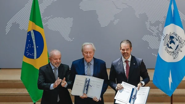 Lula, ministro Lewandowski e  secretário-geral da Interpol, Valdecy Urquiza 