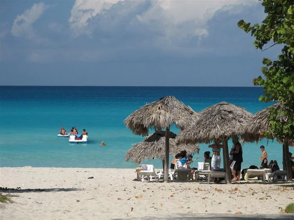 Praia de Varadero, em Cuba por Wikimedia Commons