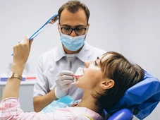 Imagem - Dentista revela a fruta barata que combate mau hálito e ainda melhora a saúde
