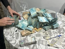 Imagem - Atirador é investigado por vender fuzil para líder de facção no sul da Bahia