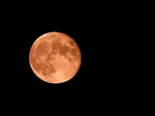 Imagem - Véspera do Dia dos Namorados terá 'Lua de Morango'; veja quando ela poderá ser vista