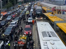 Imagem - Tiroteio em meio a operação policial fecha Linha Vermelha e Avenida Brasil no Rio