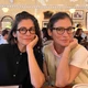Imagem - Renata Vasconcellos celebra 53 anos com irmã gêmea e confunde seguidores: 'É a de preto?'