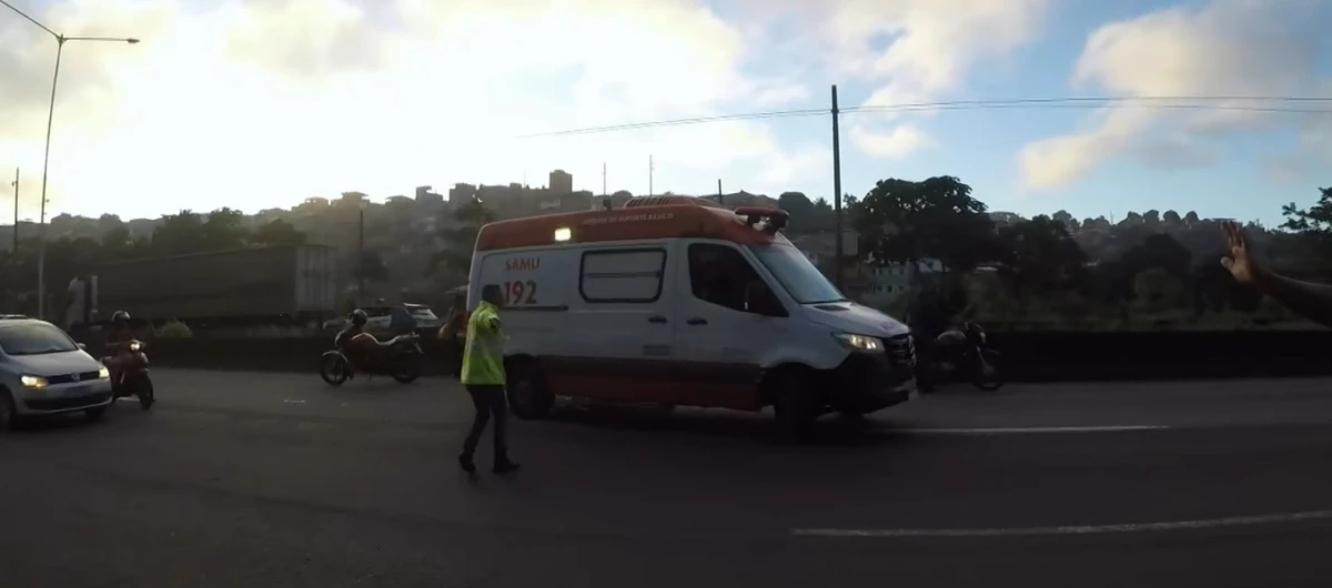 Reprodução / TV Bahia  por Acidente deixa feridos na BR-324 