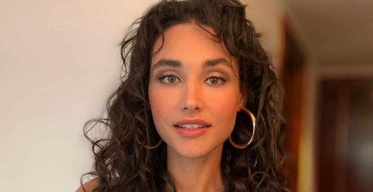 Débora Nascimento  por Reprodução