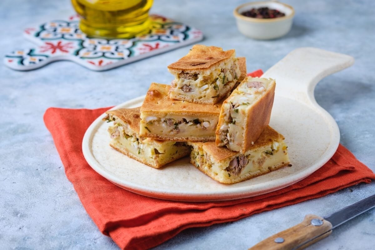 Torta de atum com ovo cozido (Imagem: Fotógrafo de banco de imagens | Shutterstock) 