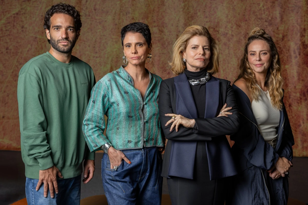 Elenco de Vale Tudo por Reprodução/TV Globo