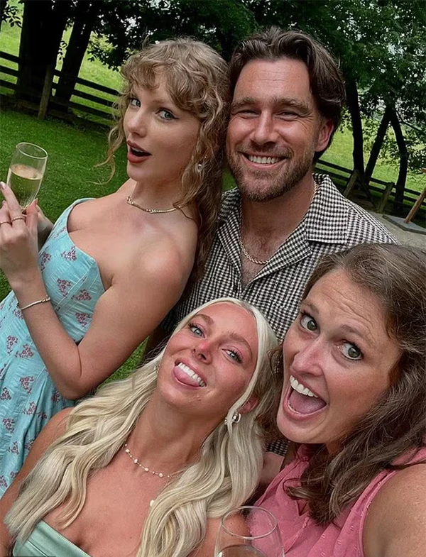 Taylor Swift e Travis Kelce em festa de casamento por Reprodução/Instagram