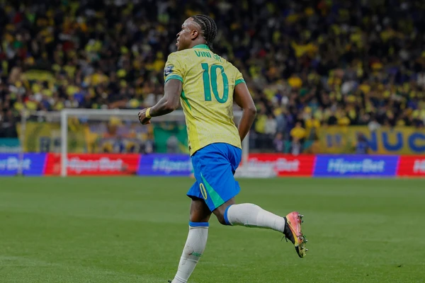 Vini Jr marcou o primeiro gol do Brasil contra o Paraguai