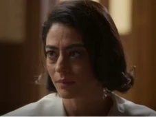 Imagem - 'Garota do Momento': Clarice desconfia que está sendo vigiada por Juliano