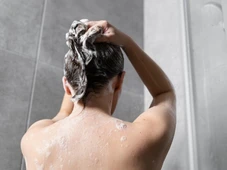 Imagem - Existe frequência ideal para lavar o cabelo? Dermatologista explica