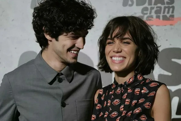 Carla Salle e Gabriel Leone por Reprodução