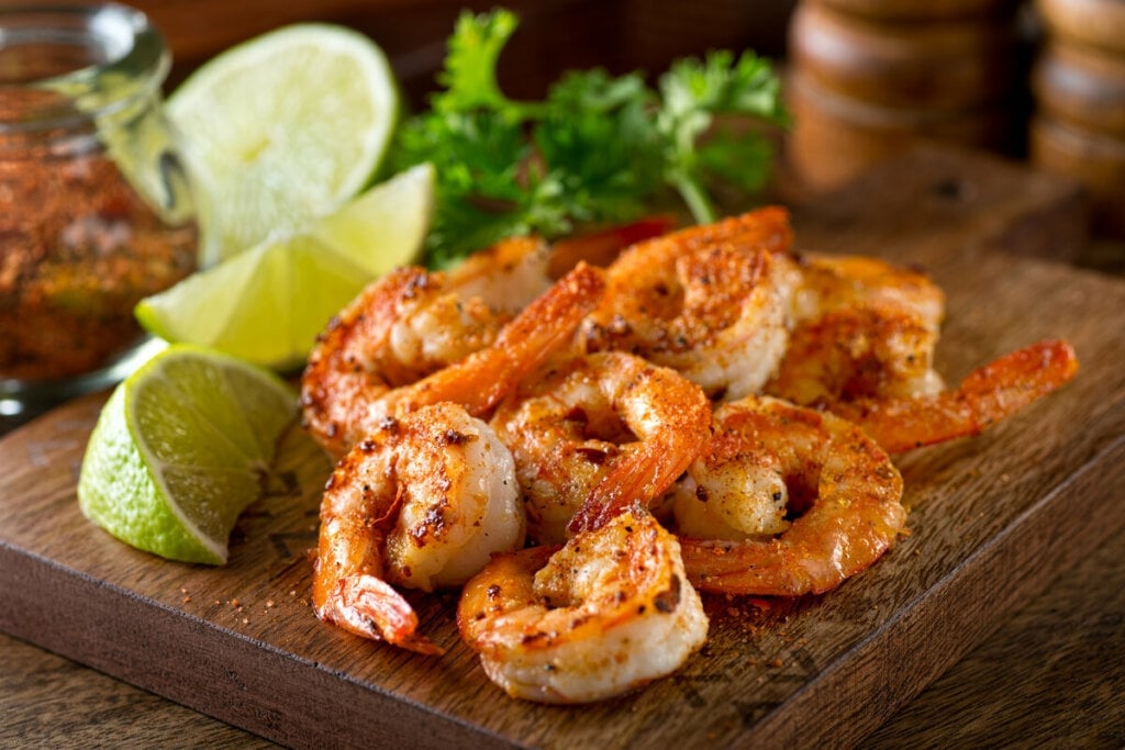 Camarão grelhado (Imagem: nadianb | Shutterstock)