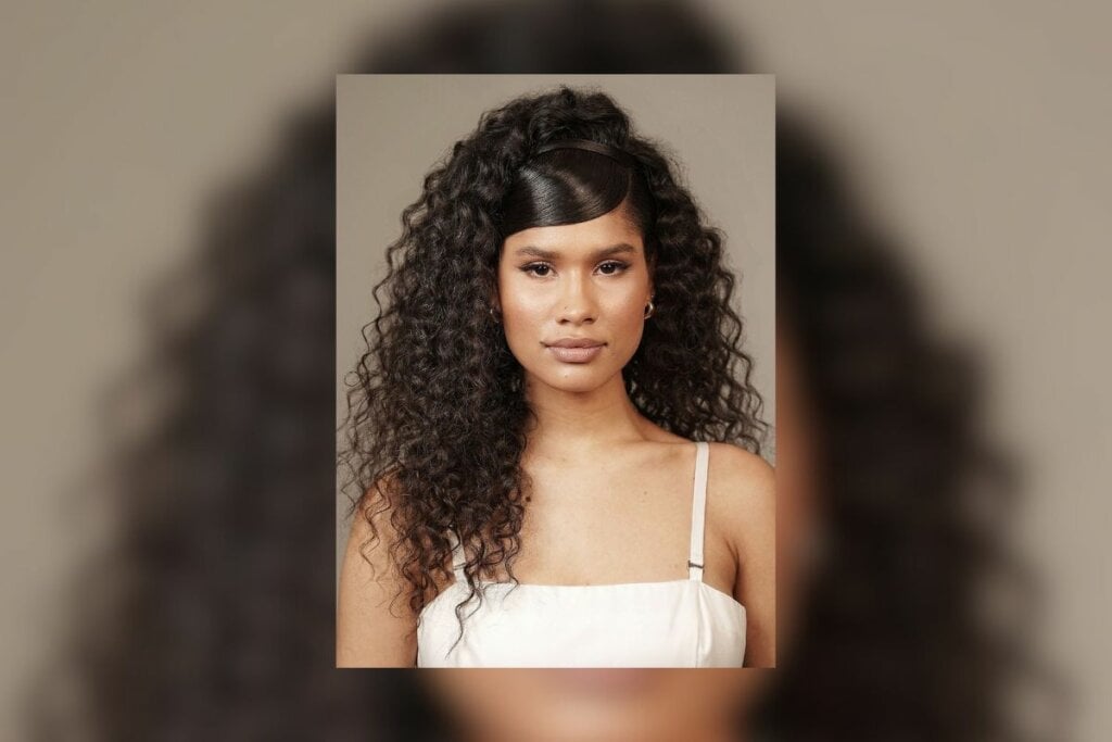 O penteado semipreso é uma alternativa segura e confortável para as noivas (Imagem: Reprodução do Instagram | @o.le.oni)