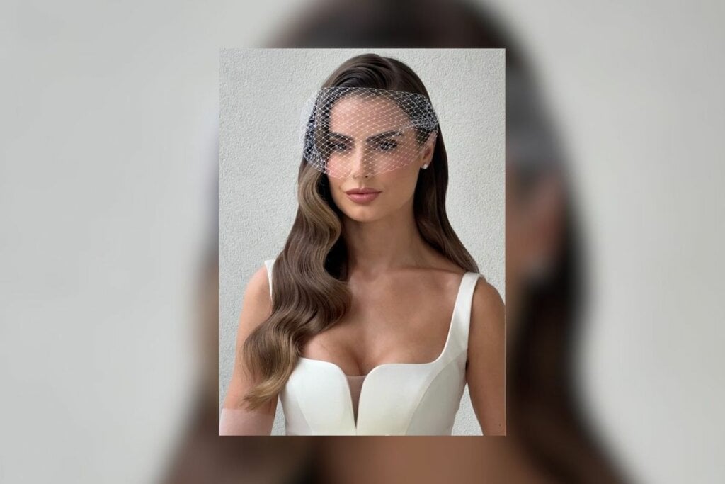 O penteado solto com ondas é atemporal e um dos favoritos entre as noivas (Imagem: Reprodução do Instagram | @o.le.oni)