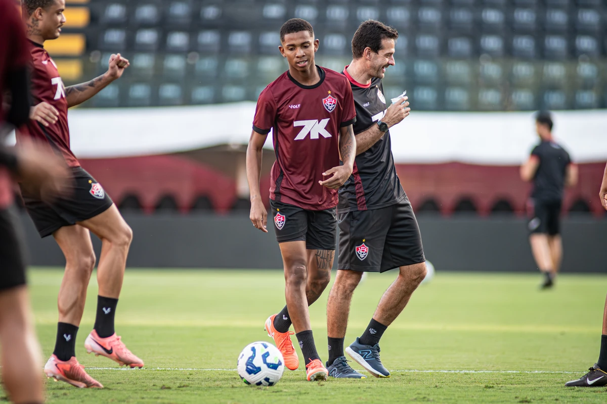 Elenco do Vitória em treinando em preparação para enfrentar o Cruzeiro por Victor Ferreira / EC Vitória