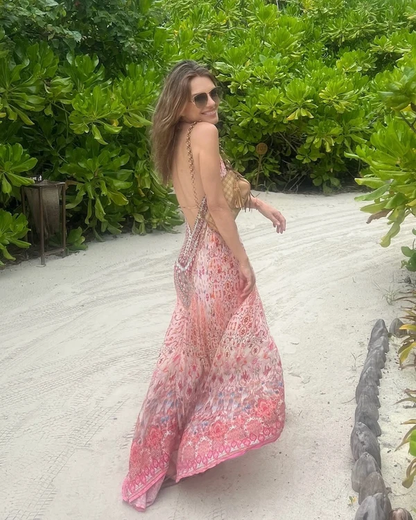 Elizabeth Hurley por Reprodução/Instagram