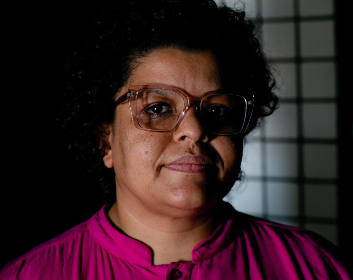 Escritora brasiliense tatiana nascimento estreia no romance com ‘água de maré’