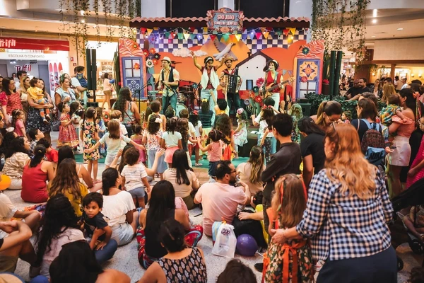 Festa na Praça Central do shopping