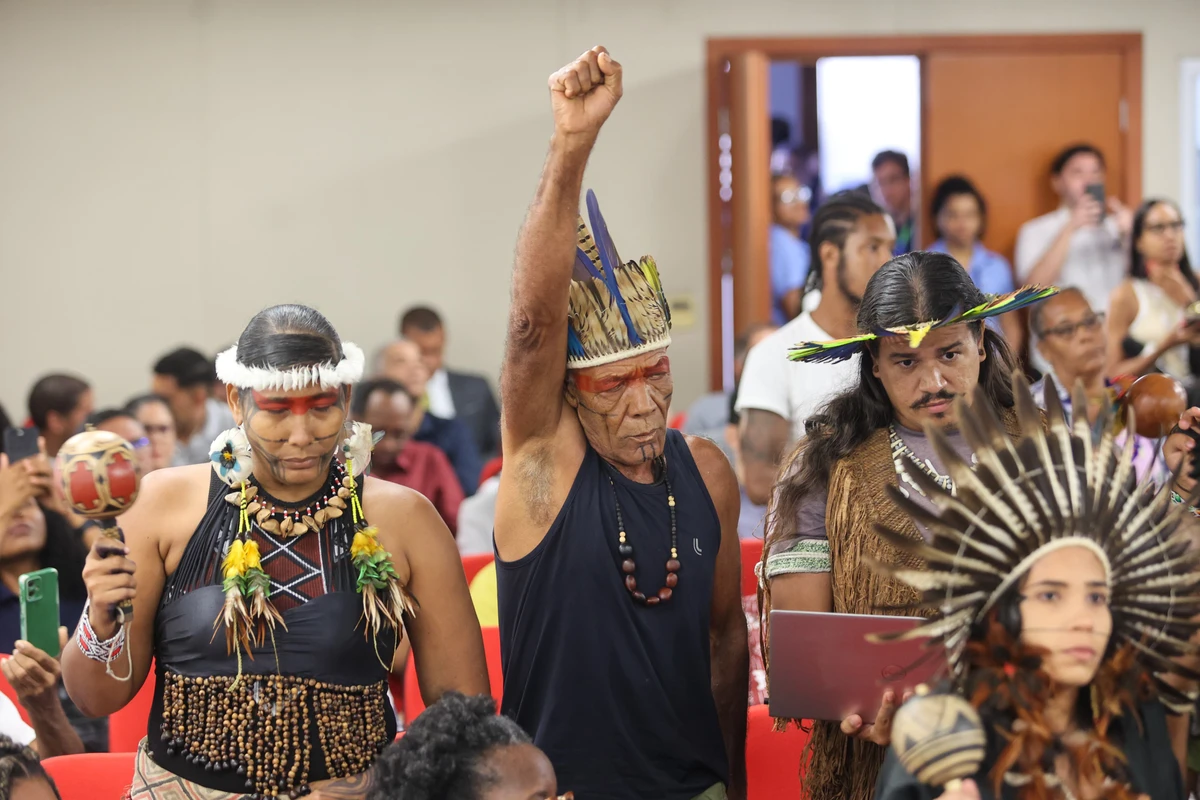 Indígenas se manifestam durante audiência por Marina Silva/CORREIO