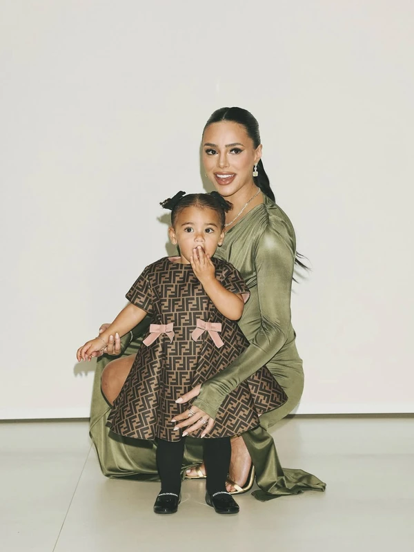 Looks de Mavie e Bruna Biancardi para leilão por Reprodução/Instagram