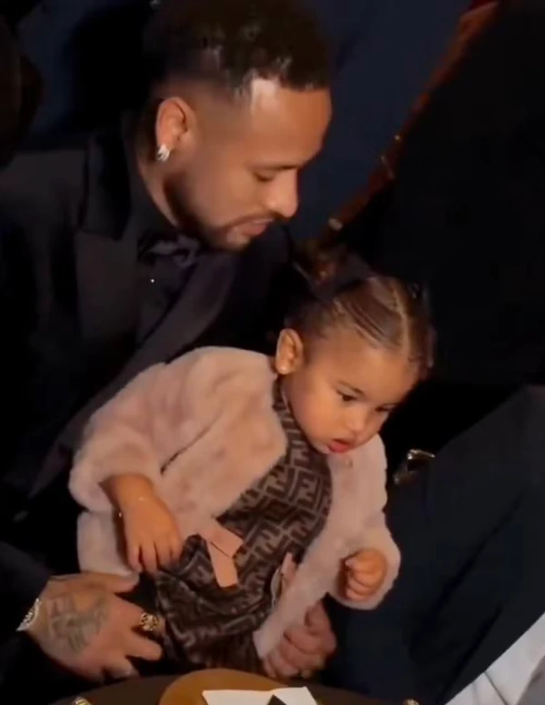 Mavie e Neymar em leilão por Reprodução