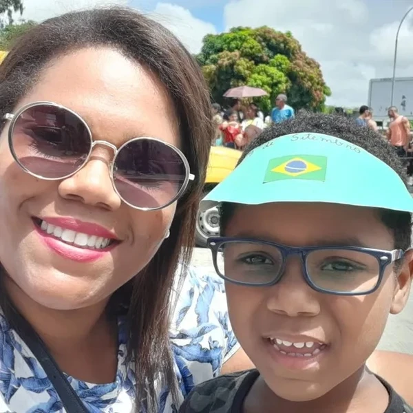 Mirtes Renata e o filho, o menino Miguel por Reprodução/Instagram