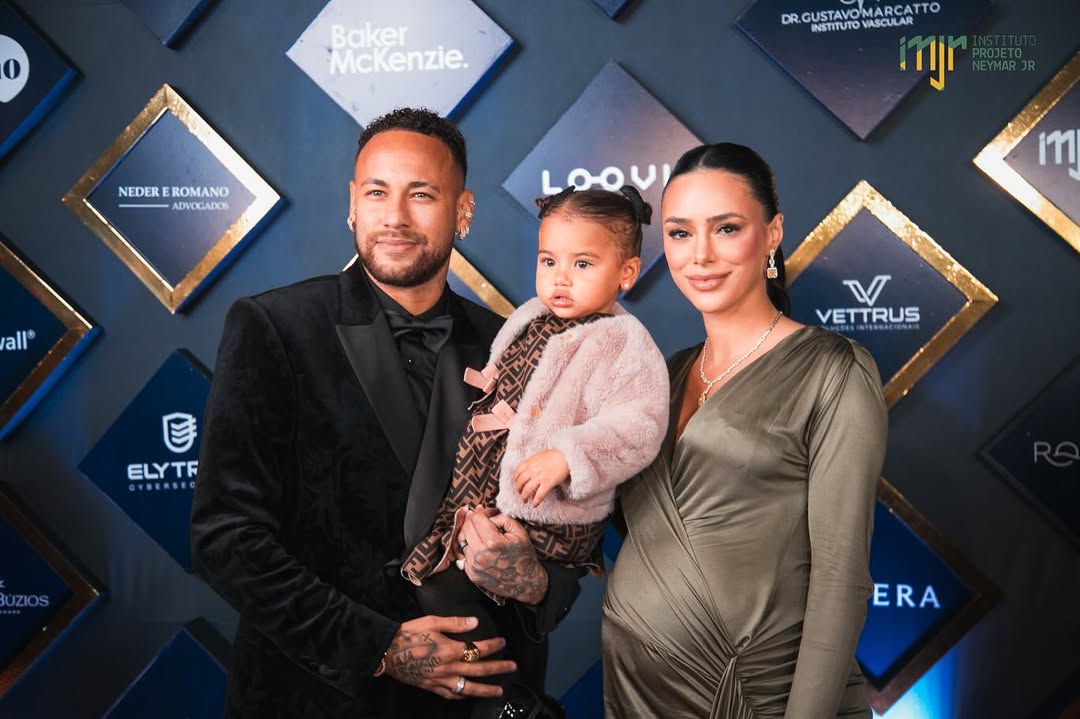 Neymar, Mavie e Bruna Biancardi em leilão por Divulgação