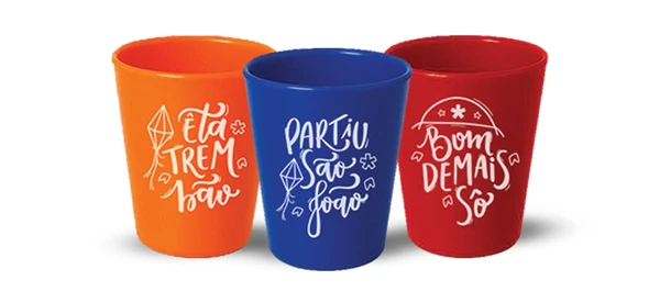 Trio de copinhos de licor do CORREIO