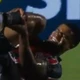 Imagem - Jamerson sofre lesão grave durante jogo do Vitória e sai de ambulância