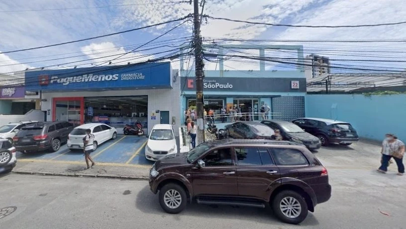 Imagem - É permitido estacionar nas vagas em frente a loja sem ser cliente? Advogado explica