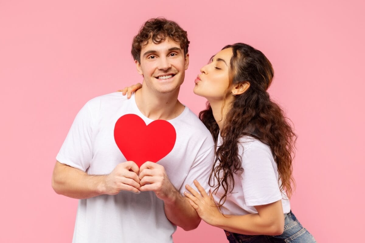 A paixão estimula o sistema nervoso simpático, provocando respostas físicas como a aceleração dos batimentos cardíacos (Imagem: fast-stock | Shutterstock)