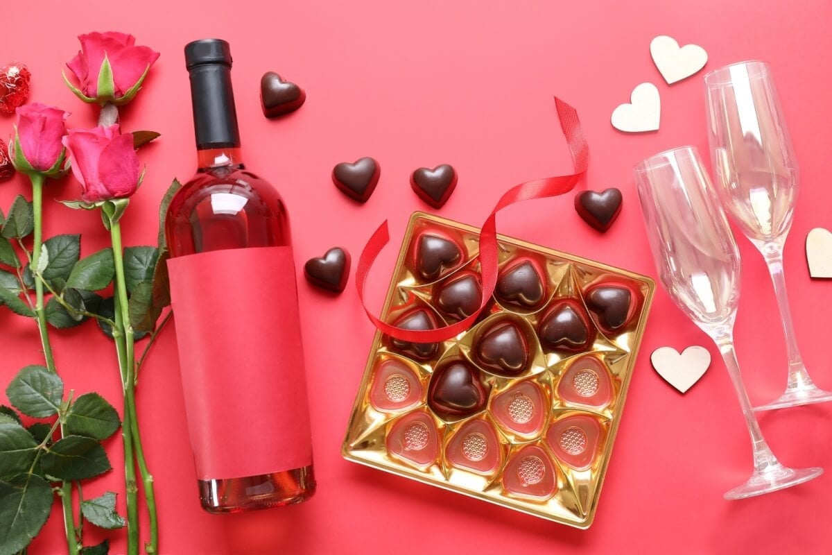 O Dia dos Namorados é perfeito para harmonizar vinho com chocolate (Imagem: Pixel-Shot | Shutterstock)