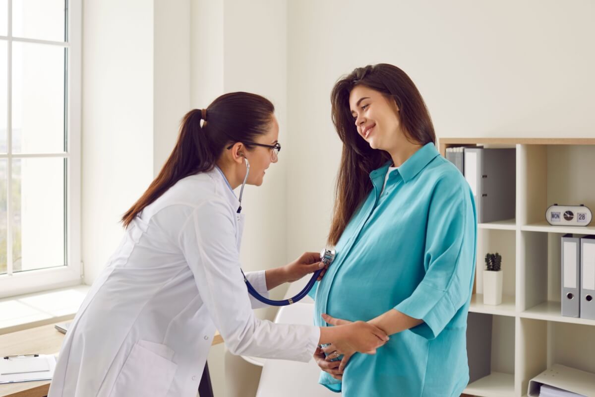 O diagnóstico precoce da cardiopatia congênita é essencial para o acompanhamento e tratamento adequado (Imagem: Studio Romantic | Shutterstock) 