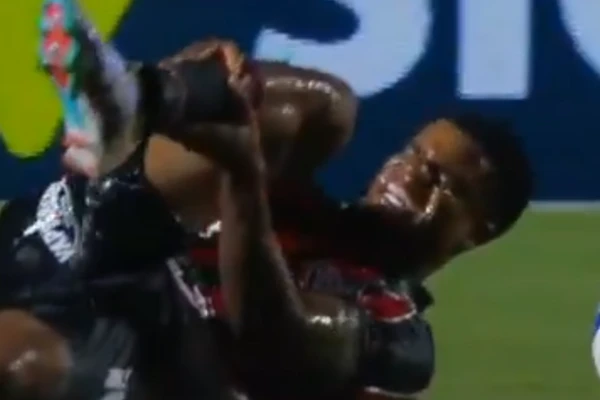 Jamerson sofreu lesão grave durante jogo do Vitória