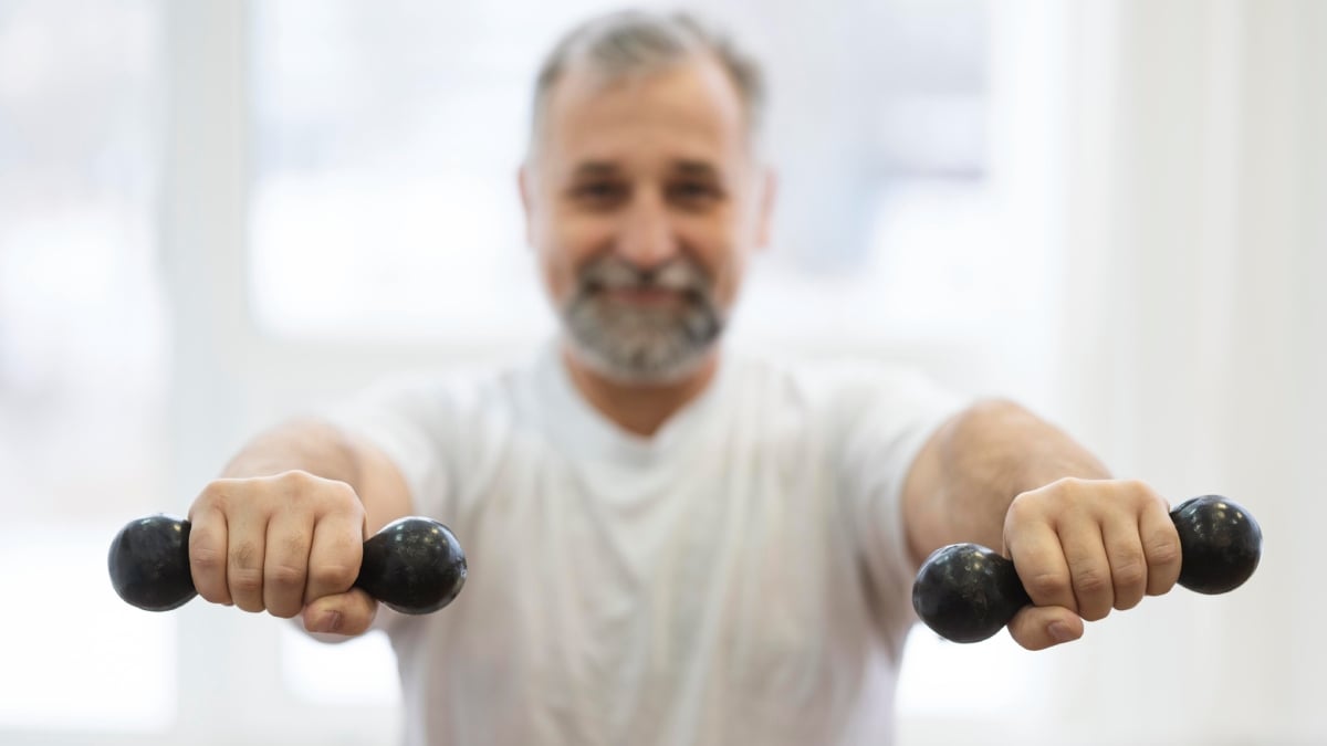 Como a fraqueza muscular impacta a saúde após os 50 anos