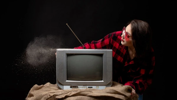  Surpreenda-se com as novas utilidades da sua TV de tubo, transformando-a em um monitor de segurança ou até mesmo uma Smart TV econômica
