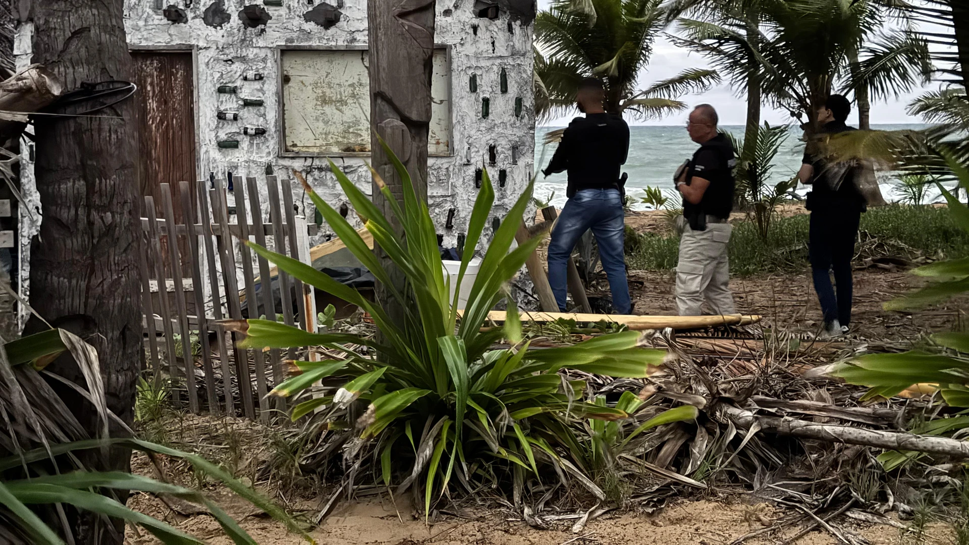 Imagem - Quatro traficantes do CV são mortos no Emissário de Arembepe e na Aldeia Hippie