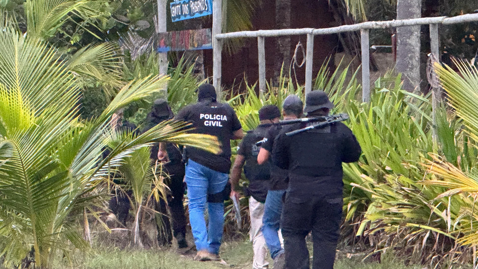 Imagem - Comunidades feitas de 'bunker' pelo CV na Linha Verde viram alvo de operação