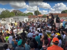 Imagem - Corpo de baiana morta no Paraná é enterrado no dia em que ela faria 24 anos