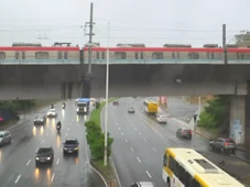 Imagem - Metrô quebra no Arraial do Retiro e passageiros precisam descer dos trens a pé