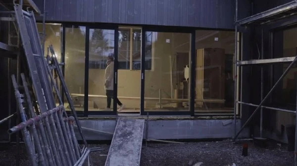 Átrio no momento da construção  por Reprodução/Yle